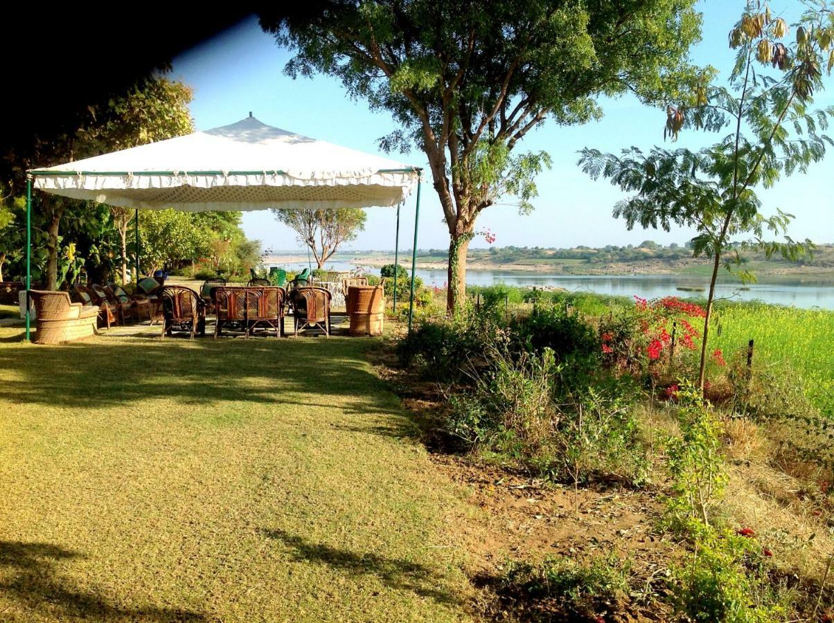 Bhadrawati - A Riverside Safari Lodge Ranthambore ภายนอก รูปภาพ